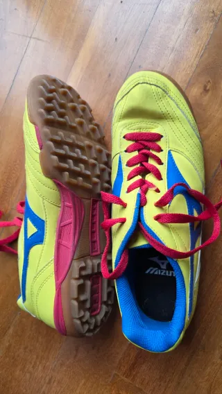 Scarpe da calcetto Mizuno gialle e blu