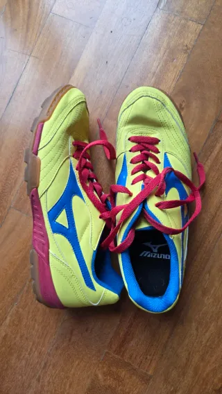 Scarpe da calcetto Mizuno gialle e blu
