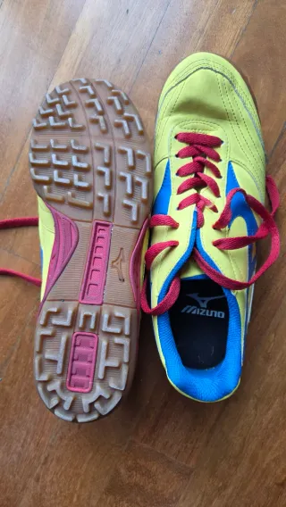 Scarpe da calcetto Mizuno gialle e blu