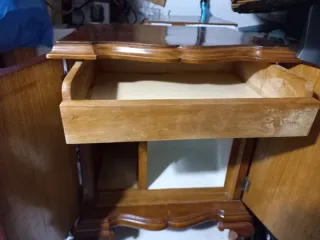 2 comodini antichi in legno