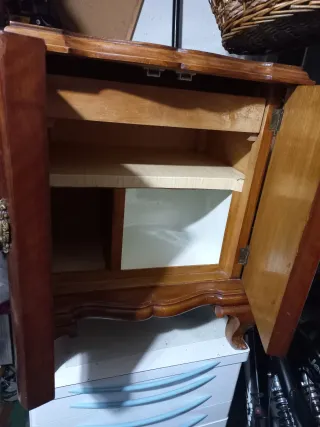 2 comodini antichi in legno