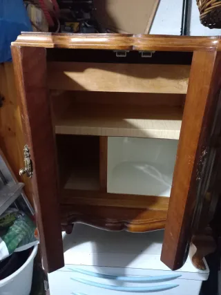 2 comodini antichi in legno