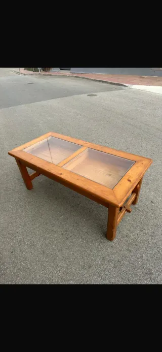 Tavolo da centro in legno massello e pannelli in vetro