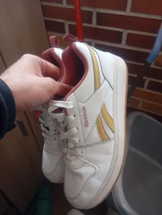 Zapatillas Reebok Blancas y Doradas