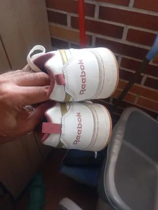 Zapatillas Reebok Blancas y Doradas