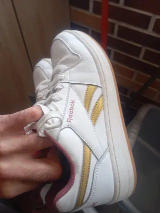 Zapatillas Reebok Blancas y Doradas