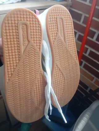 Zapatillas Reebok Blancas y Doradas