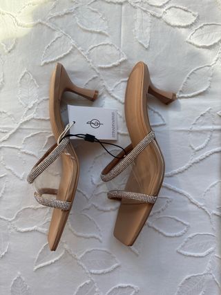 Sandalias Stradivarius tacón bajo, brillo,talla 37