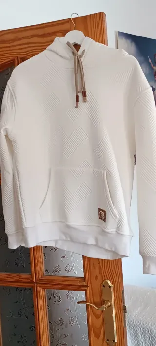 Sudadera con capucha blanca texturizada