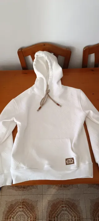 Sudadera con capucha blanca texturizada