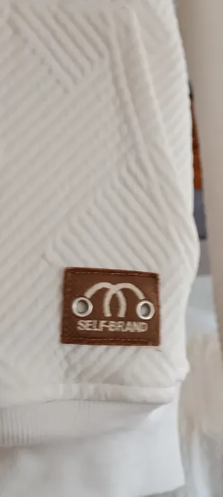 Sudadera con capucha blanca texturizada