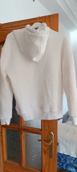 Sudadera con capucha blanca texturizada