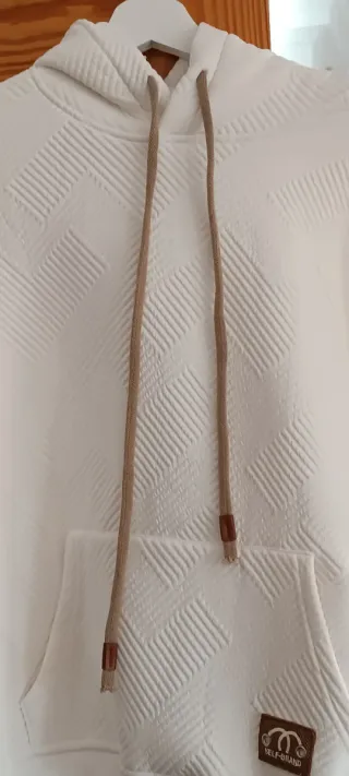 Sudadera con capucha blanca texturizada