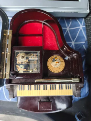 Caja de música piano vintage