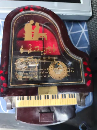 Caja de música piano vintage