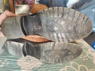 Botas con flecos y detalles étnicos