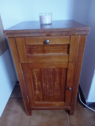 Comodino in legno massello di pino
