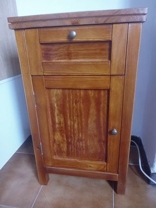 Comodino in legno massello di pino