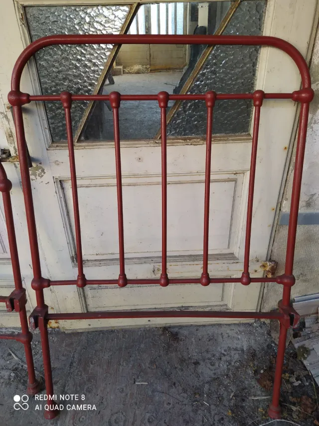 Letto singolo antico in ferro – testata e pediera