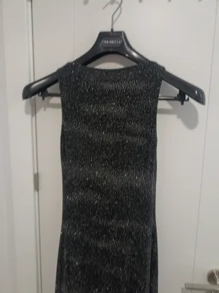 Vestido de fiesta plateado y negro