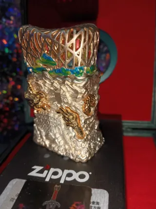 Zippo original "Fashion en blanco y oro" A mano