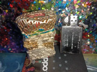 Zippo original "Fashion en blanco y oro" A mano