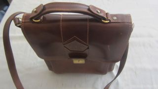 Maletín de cuero con bolsillos