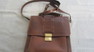 Maletín de cuero con bolsillos