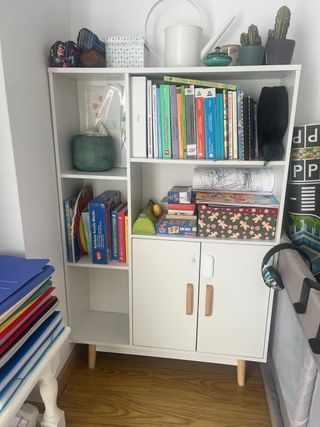 Armario organizador blanco y multicolor