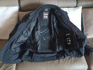 Chaqueta de moto LS2.