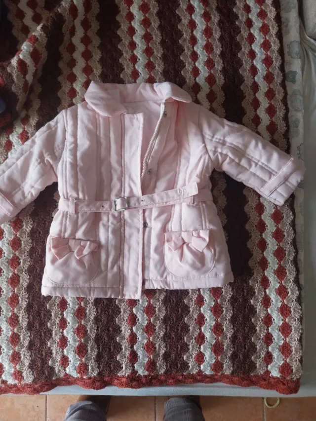 Chaqueta bebé rosa con lazos