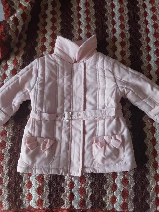 Chaqueta bebé rosa con lazos