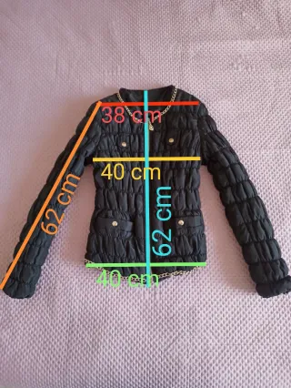 Giubbotto nero imbottito con catena oro