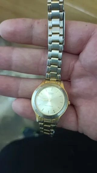 Reloj Casio Mujer Dorado y Plateado