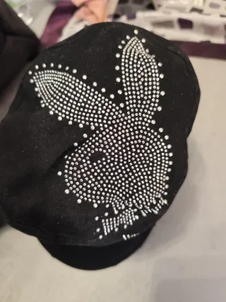 Gorra Playboy Negra con Brillantes