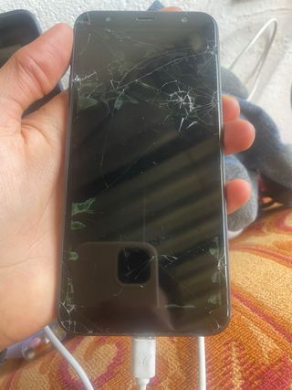 Samsung Galaxy J6+ rotto