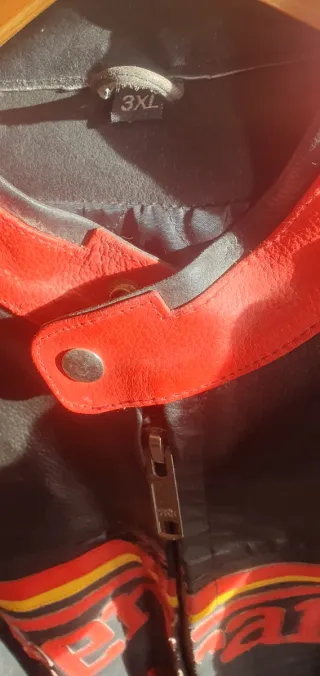 Chaqueta Racing Negra y Roja