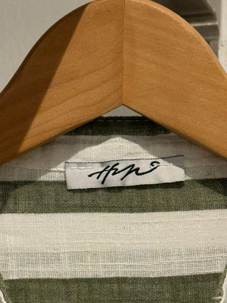 Camisa de rayas verde y blanca