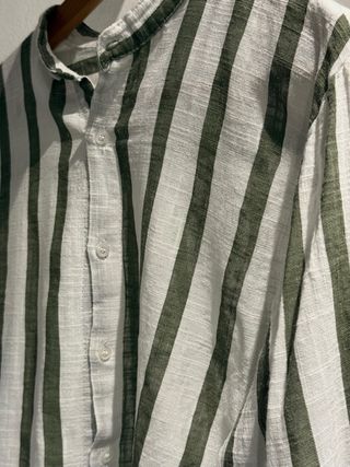 Camisa de rayas verde y blanca