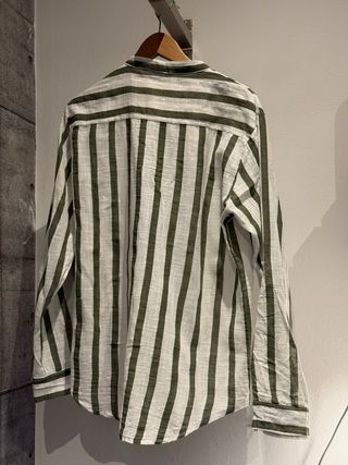 Camisa de rayas verde y blanca