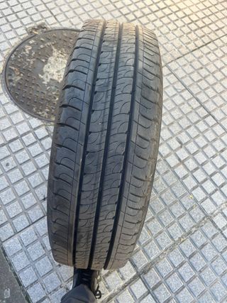 Neumático en buen estado