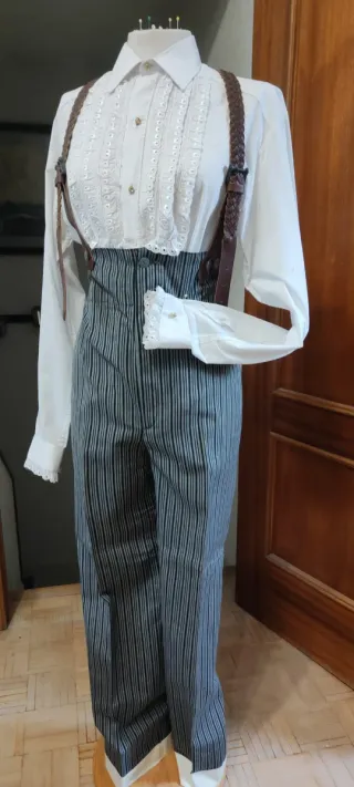 Traje corto andaluz gris