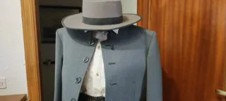 Traje corto andaluz gris