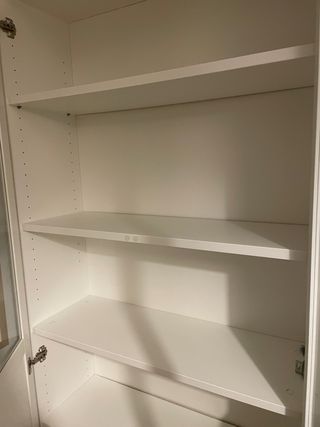 Estantería Bily IKEA Blanca y Cristal