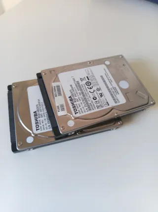 2 Discos Duros Toshiba 750 GB