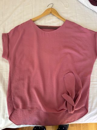Conjunto Blusa rosa con nudo lateral y pantalón