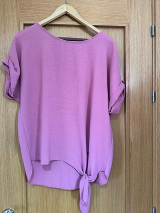 Conjunto Blusa rosa con nudo lateral y pantalón