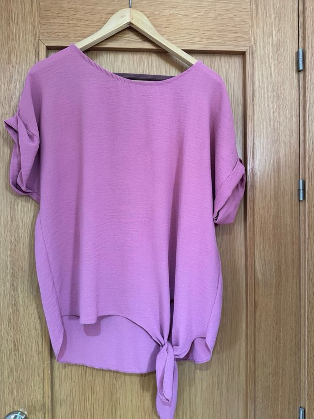 Conjunto Blusa rosa con nudo lateral y pantalón