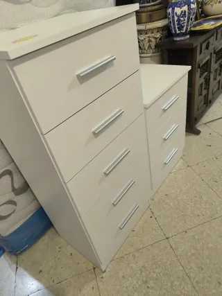 Cómoda y Mesitas de Noche Nuevas