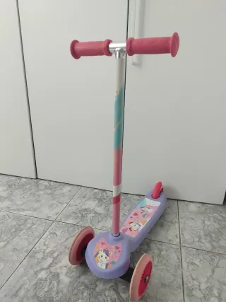 Patín de 3 ruedas con unicornios